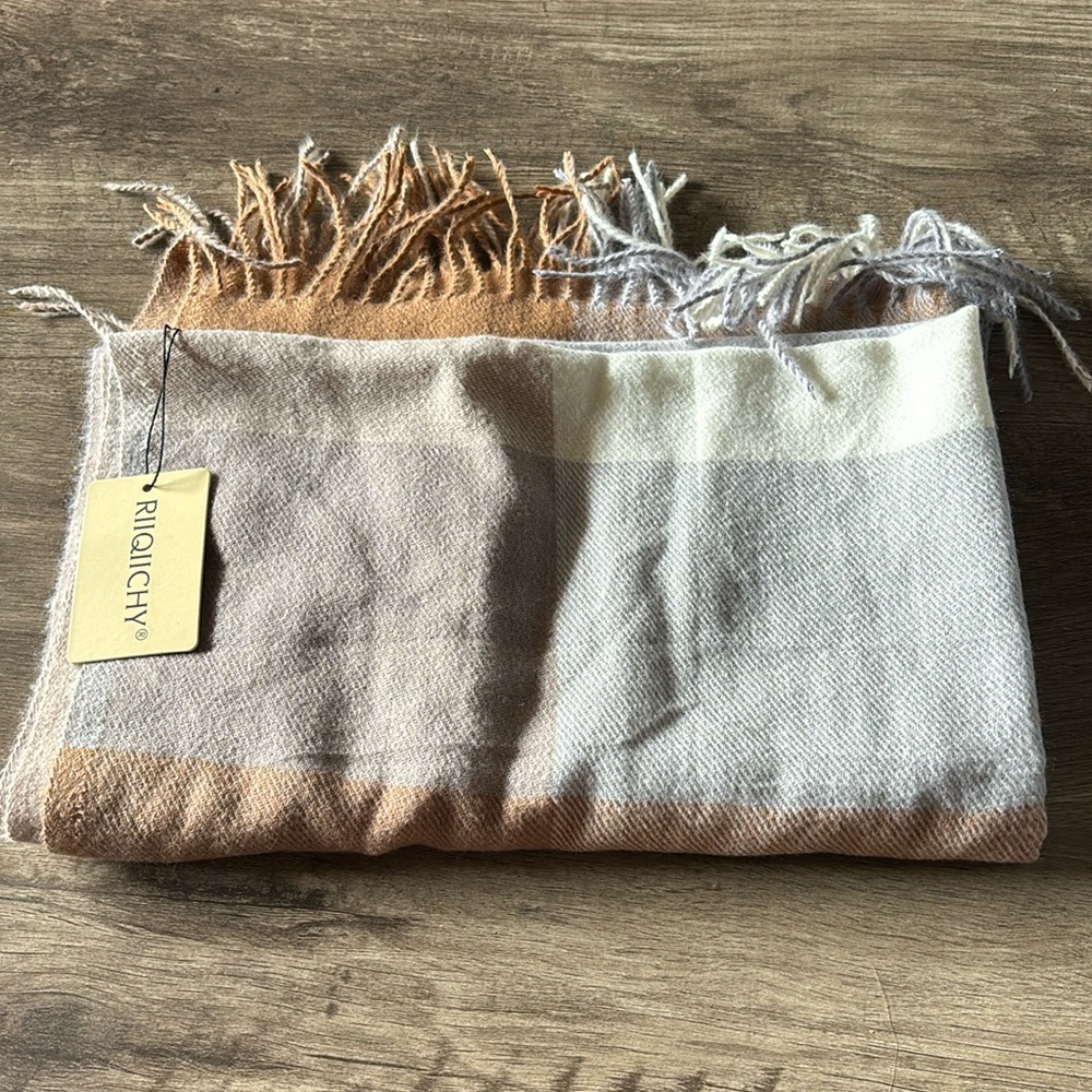 NWT Riiqiichy plaid scarf with fringe